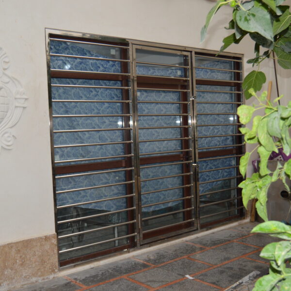 نصب حفاظ استیل پنجره